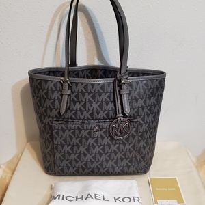 Michael Kors Jet Set Snap Pocket Tote